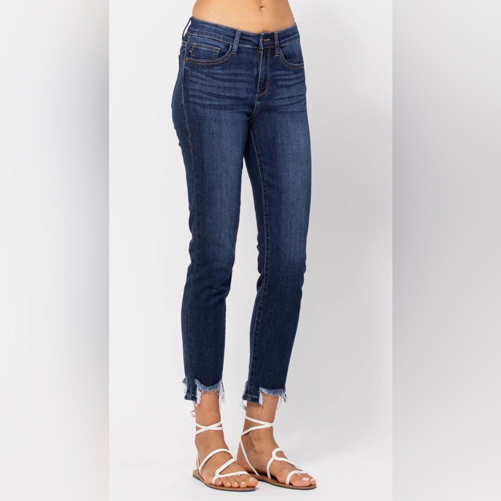 NWT Judy Blue “In the Heat of the Night” Chopped Hem Relaxed Fit Jeans